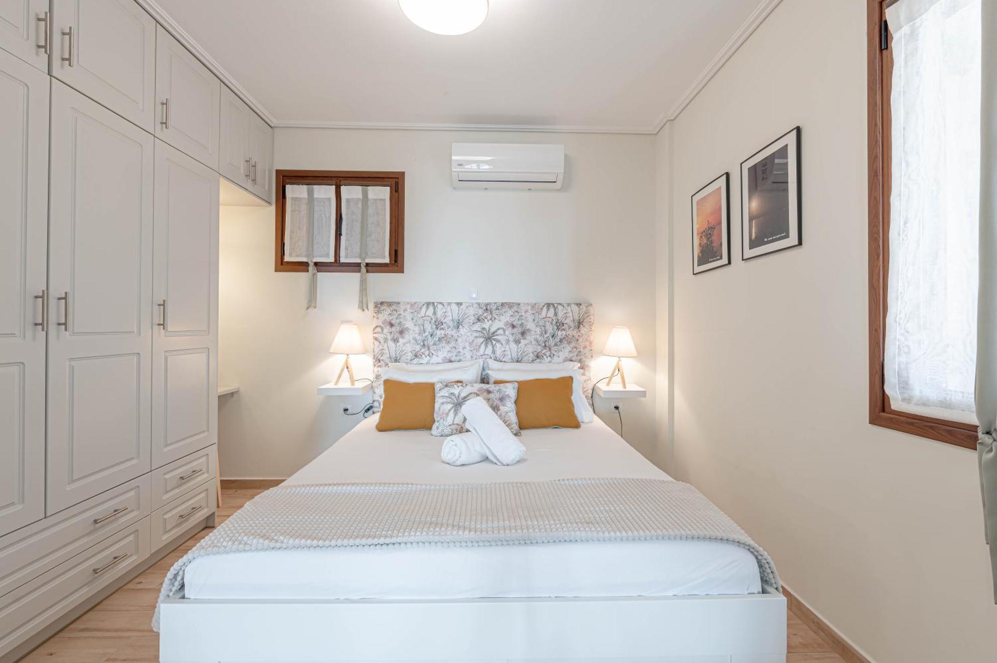 Paralio Astros Beachfront Suites Xiropigado Exterior foto