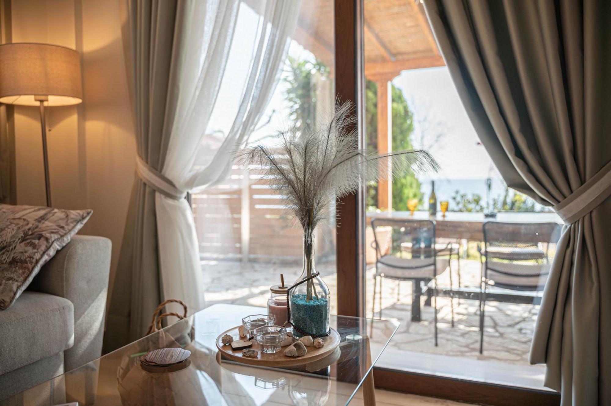 Paralio Astros Beachfront Suites Xiropigado Exterior foto