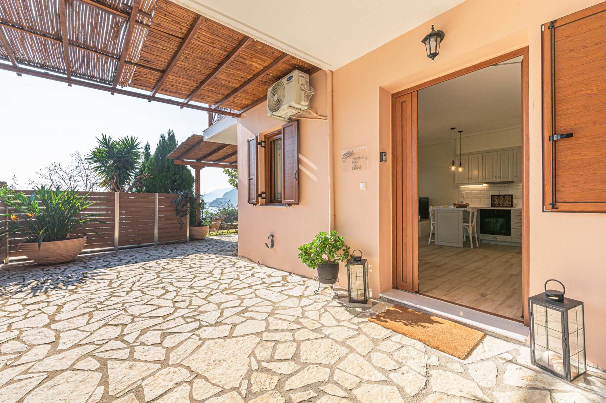 Paralio Astros Beachfront Suites Xiropigado Exterior foto